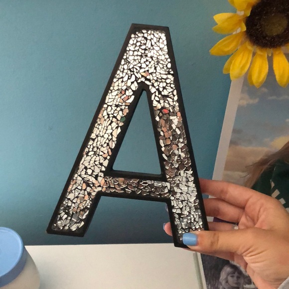 Room decor - Picture 2 of 2